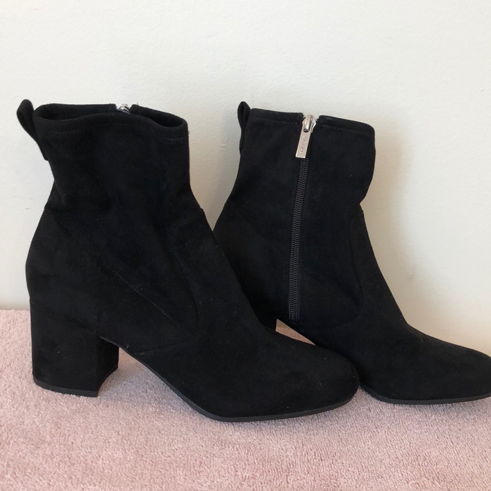 Unisa sz 7.5 short booties chunky heel side zipper
